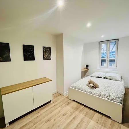 Les Orchidees Apartment